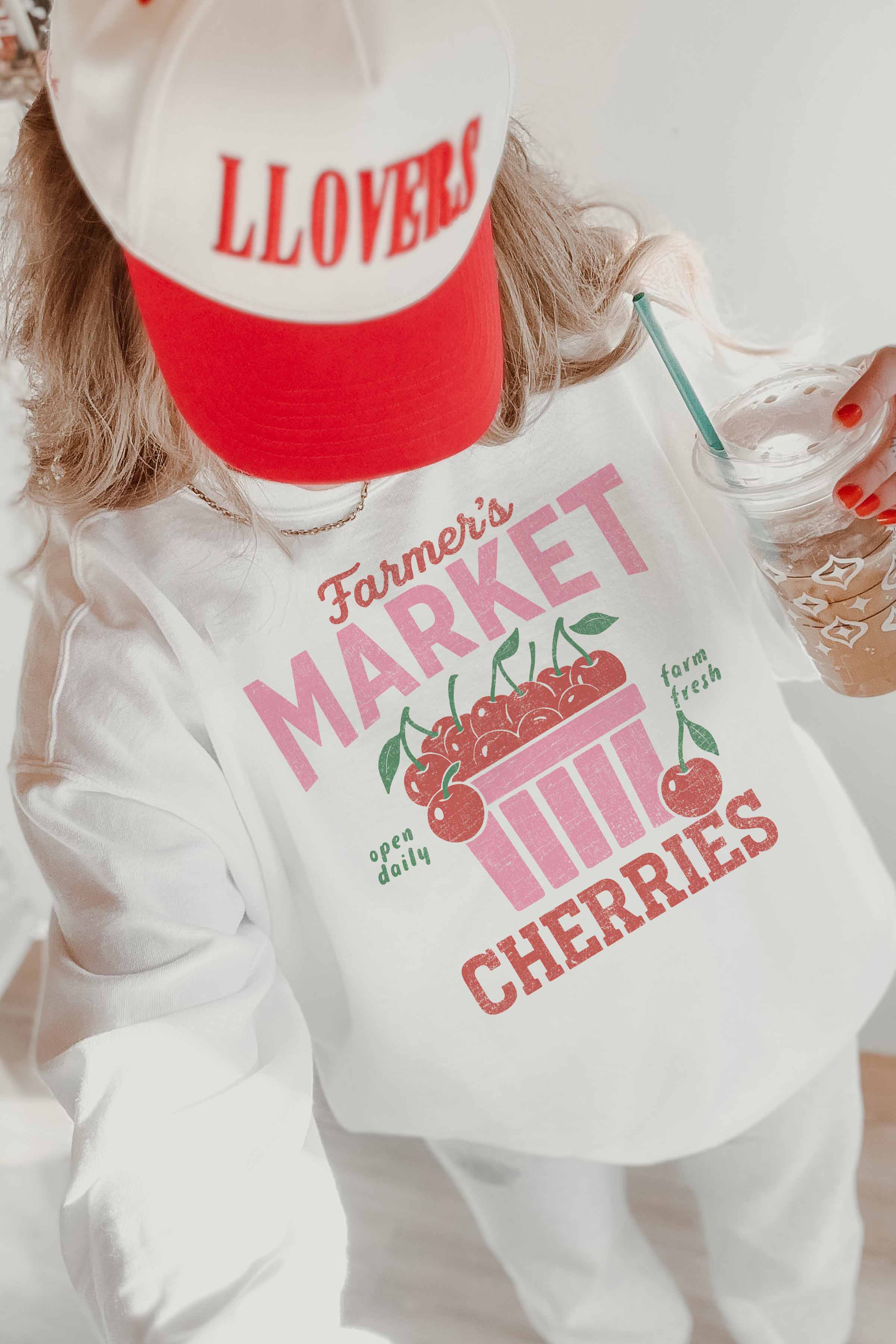 FARMERS MARKET CHERRIES OVERSIZED SWEATSHIRTS: SAND, M/L