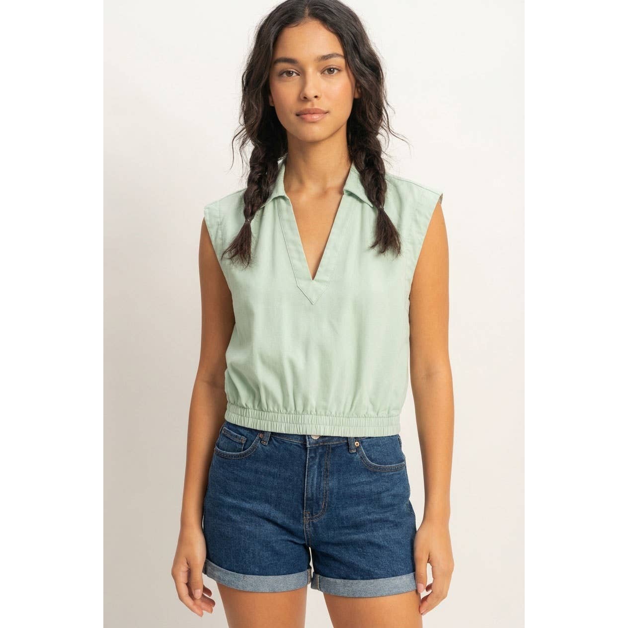 Collared Sleeveless Fitted Waist Top: MINT