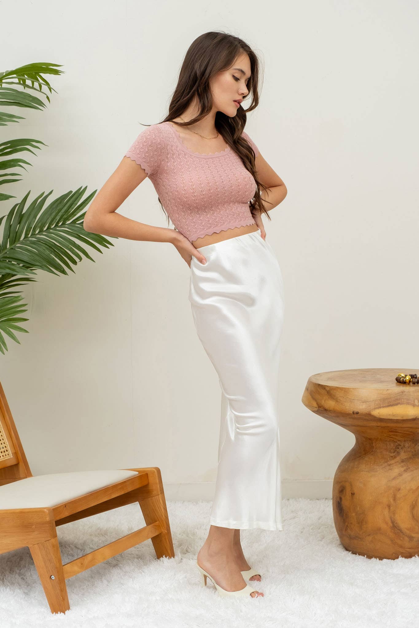 EYELET SCALLOP SWEATER KNIT CROP TOP: LIGHT PINK