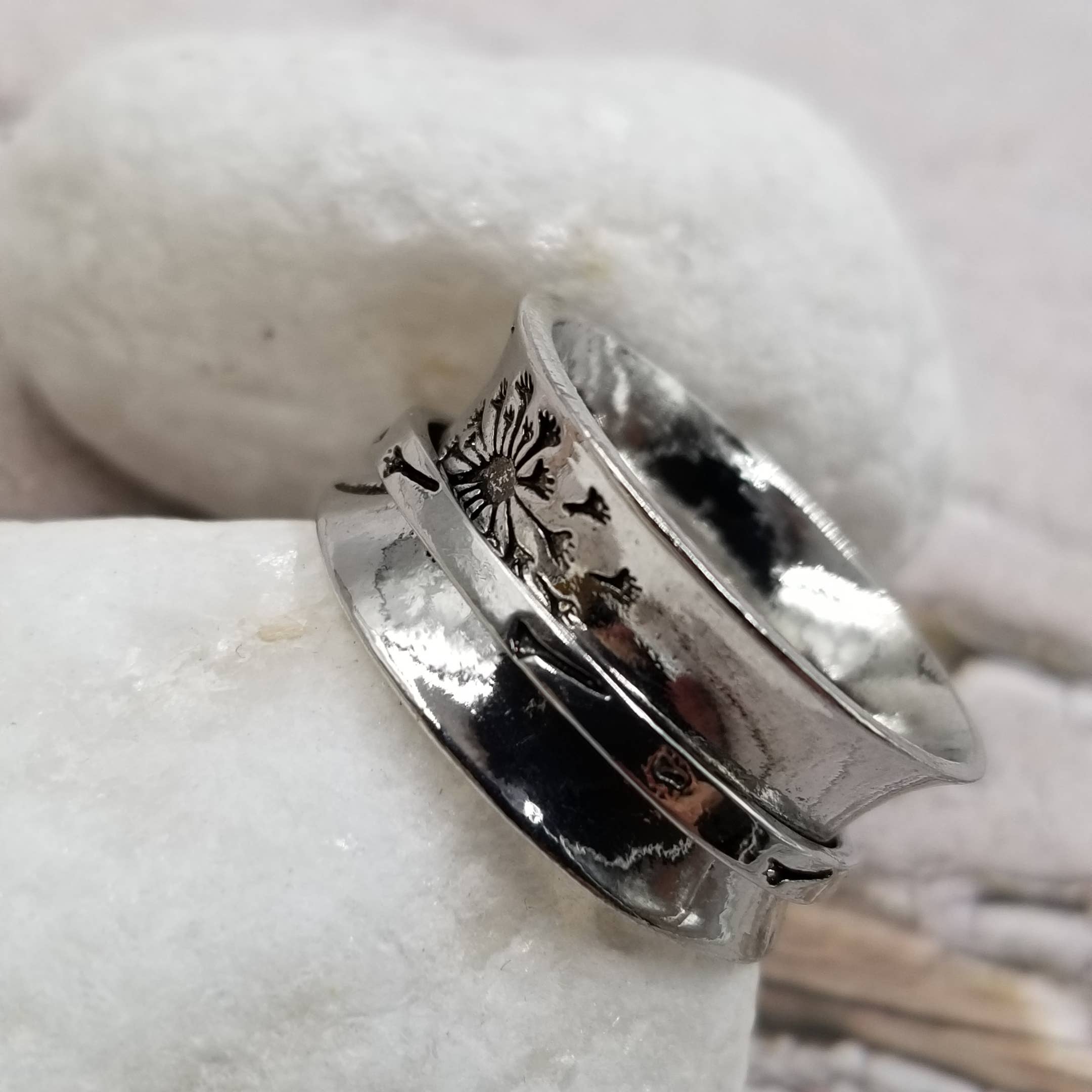 Carved Dandelion Rotatable Stress Relief Ring: 7