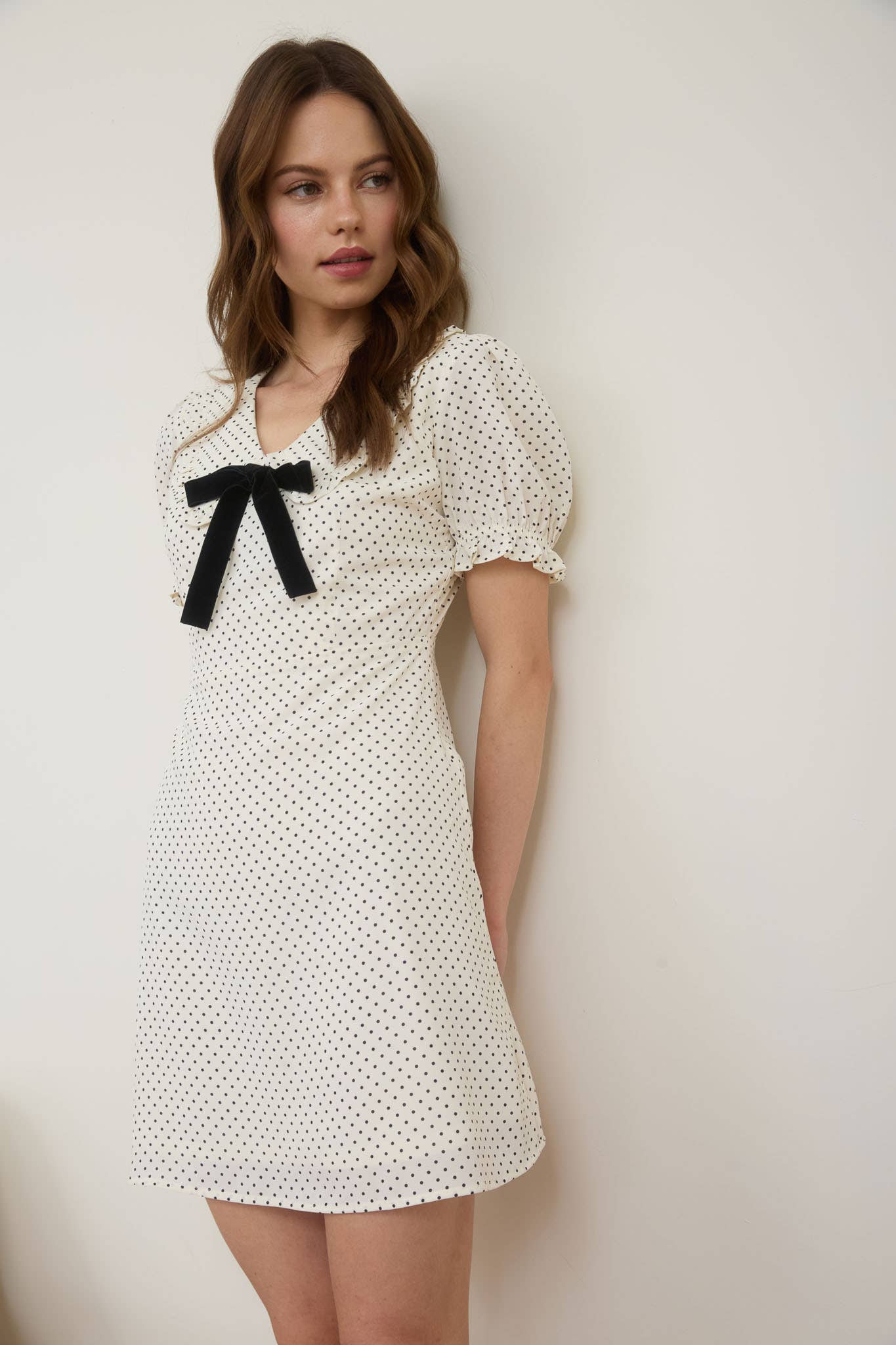 POLKA DOT COLLARED VELVET TIE MINI DRESS: CREAM