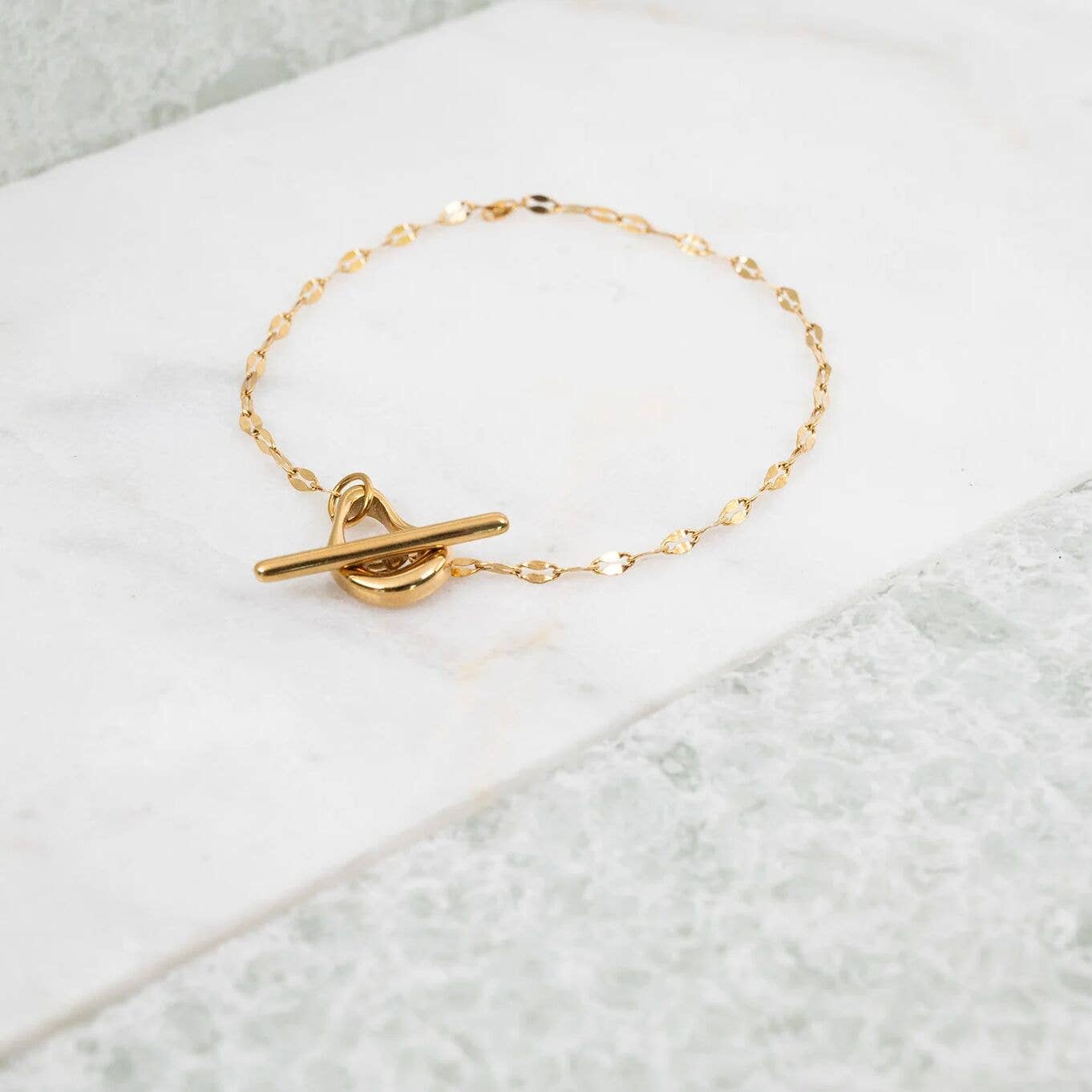 Abstract Carabiner Bracelet: Gold