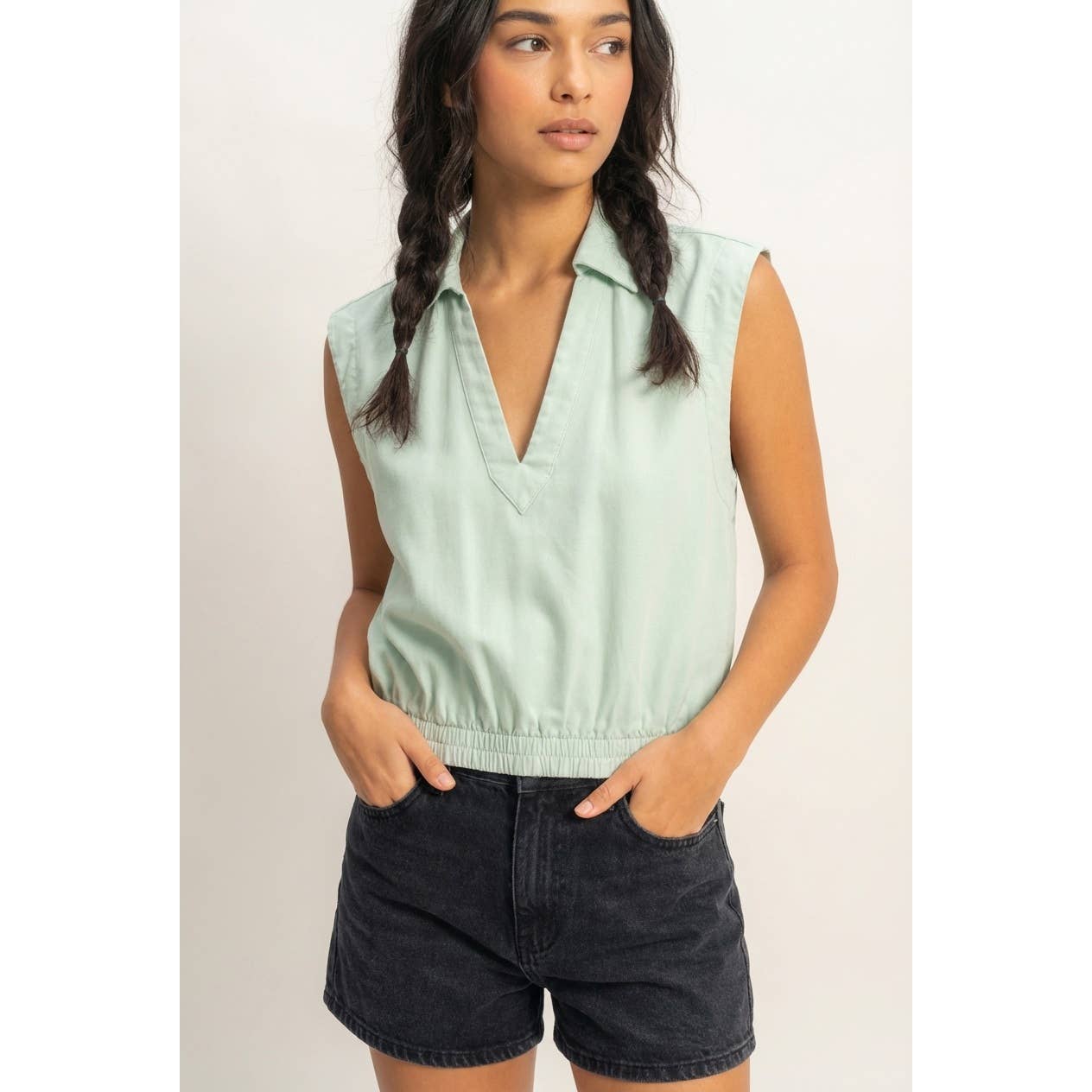 Collared Sleeveless Fitted Waist Top: MINT