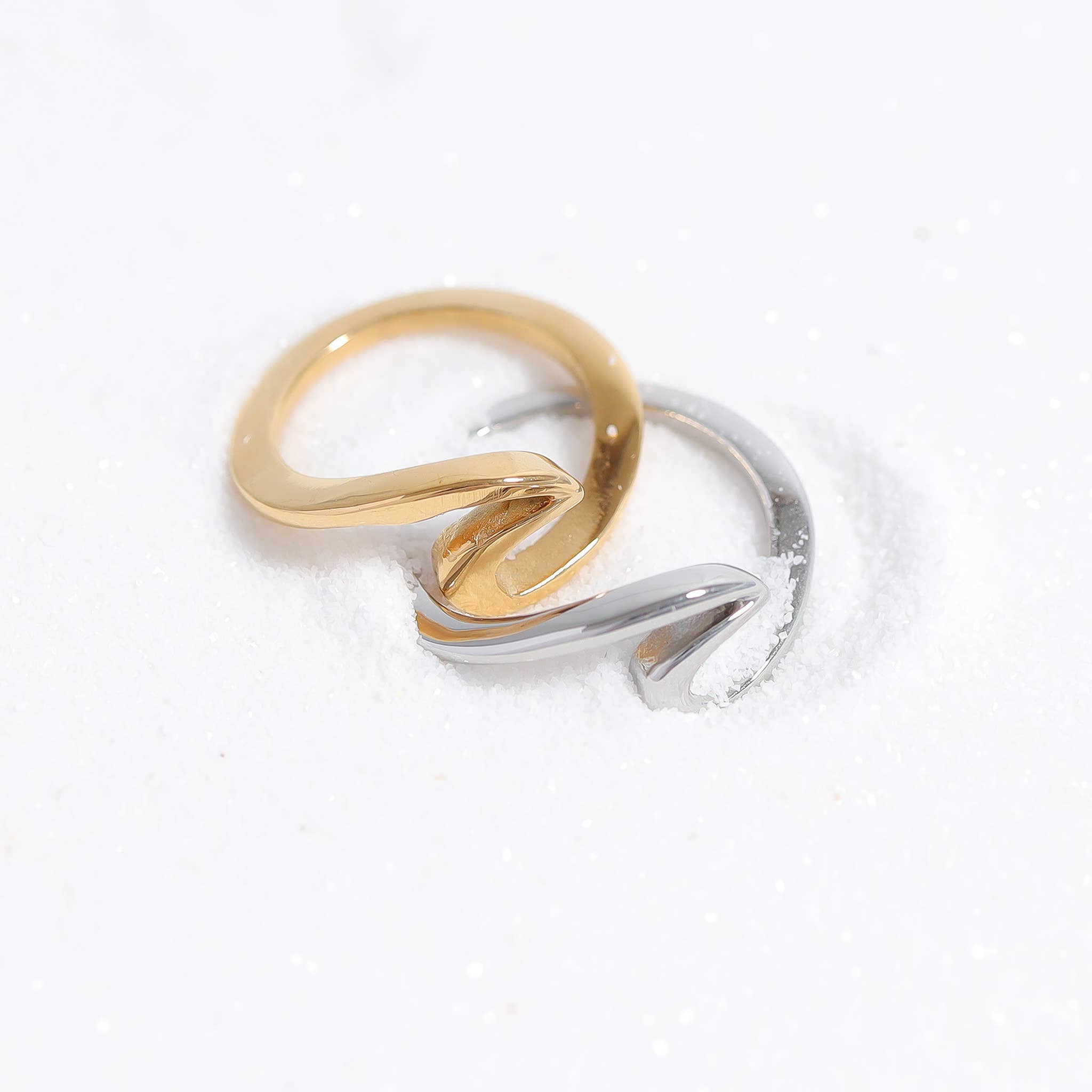 18K Gold Wave Ring: 7