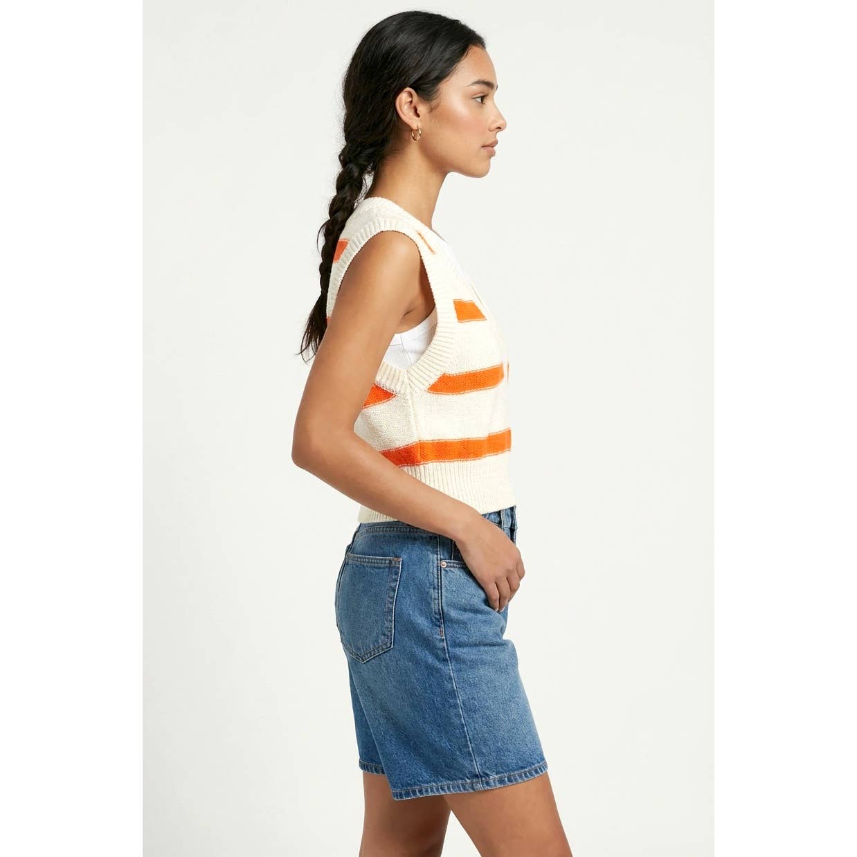 Striped V-Neck Sweater Vest: TOMATO/CREAM