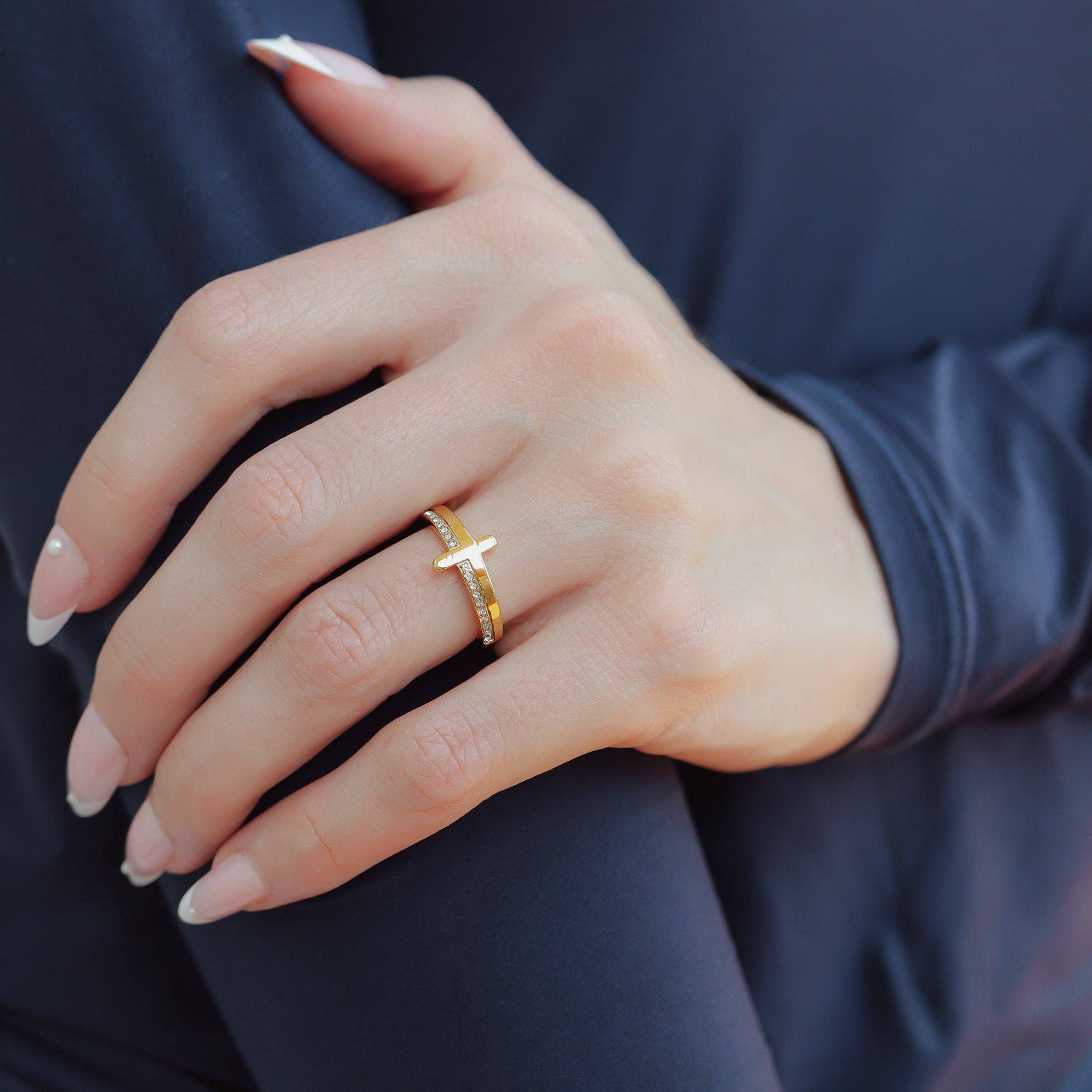 Gold Cross Ring: 7