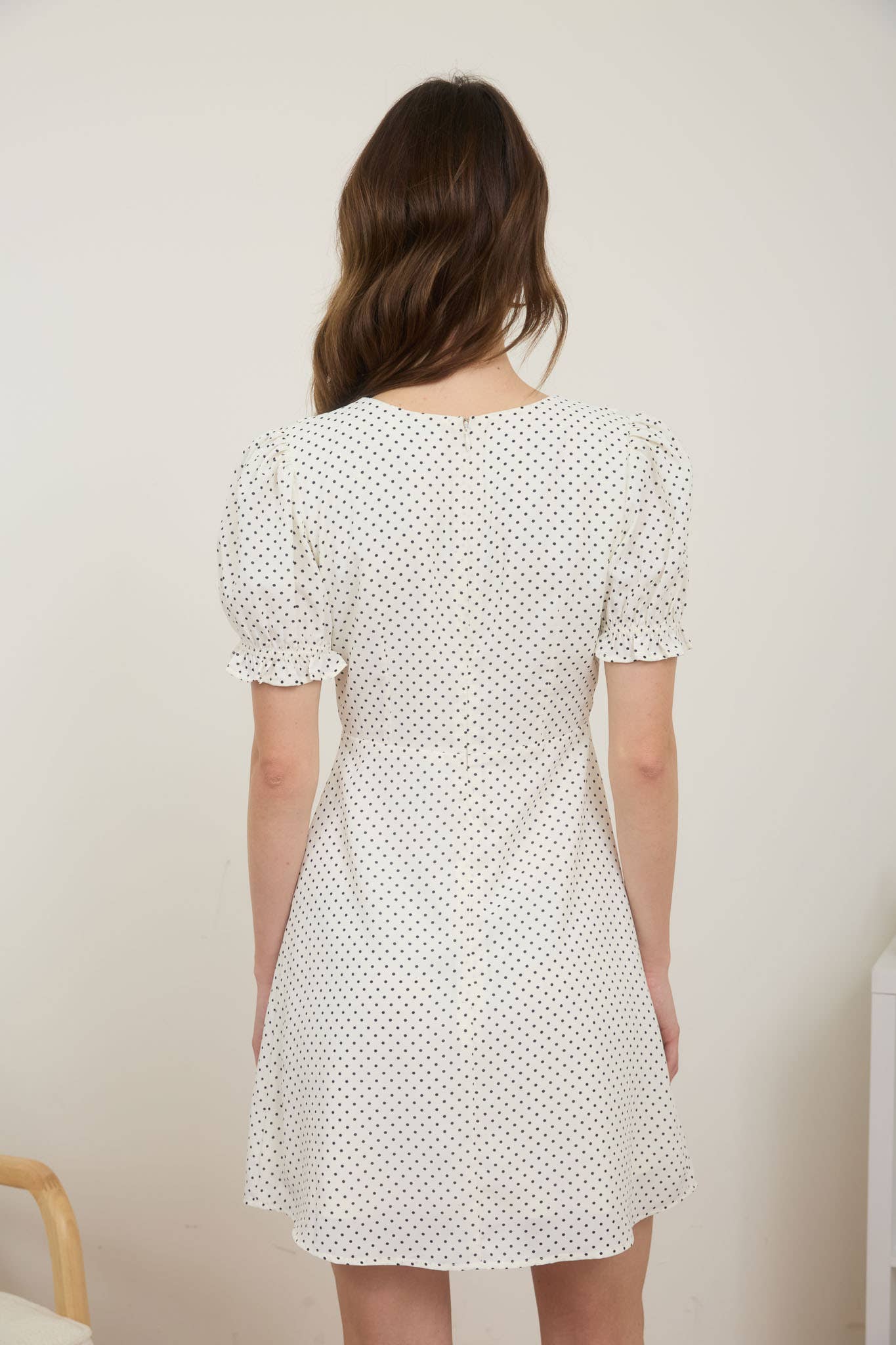POLKA DOT COLLARED VELVET TIE MINI DRESS: CREAM