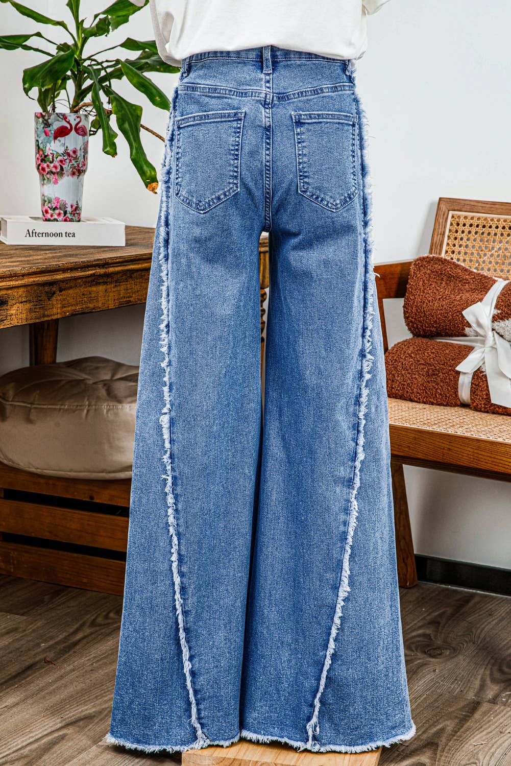 Vintage Stitching Raw Hem Flared Jeans: 12