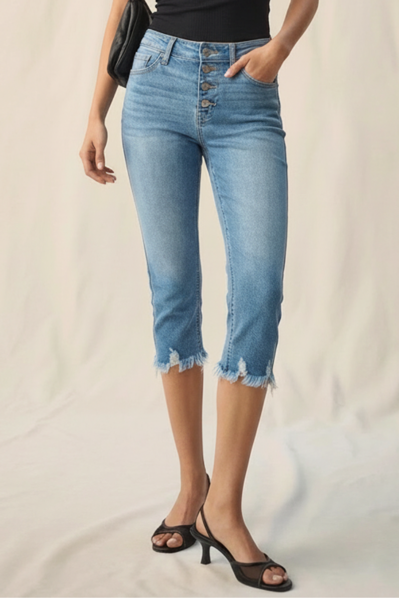 MID RISE EXPOSED BUTTON CAPRI JEANS: MEDIUM, 11