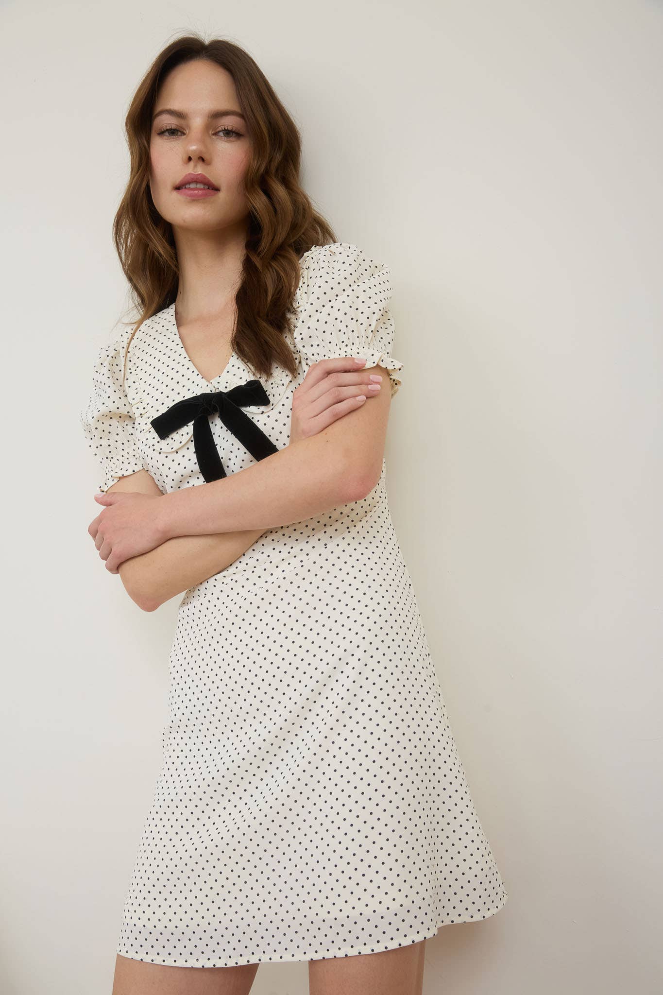 POLKA DOT COLLARED VELVET TIE MINI DRESS: CREAM