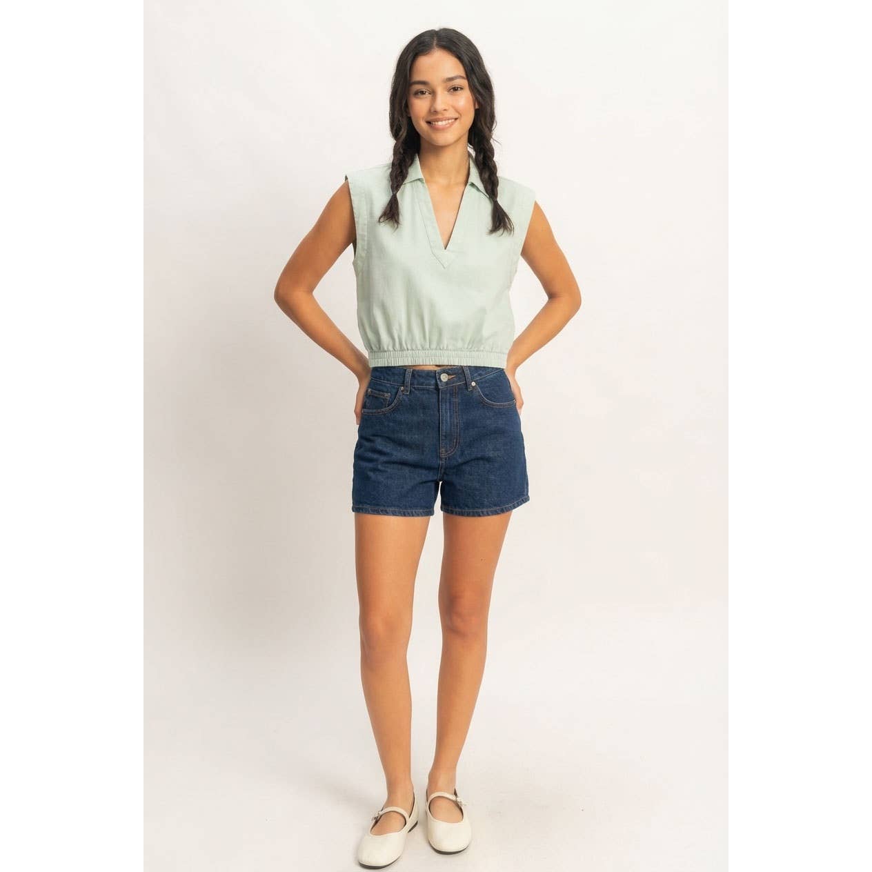 Collared Sleeveless Fitted Waist Top: MINT