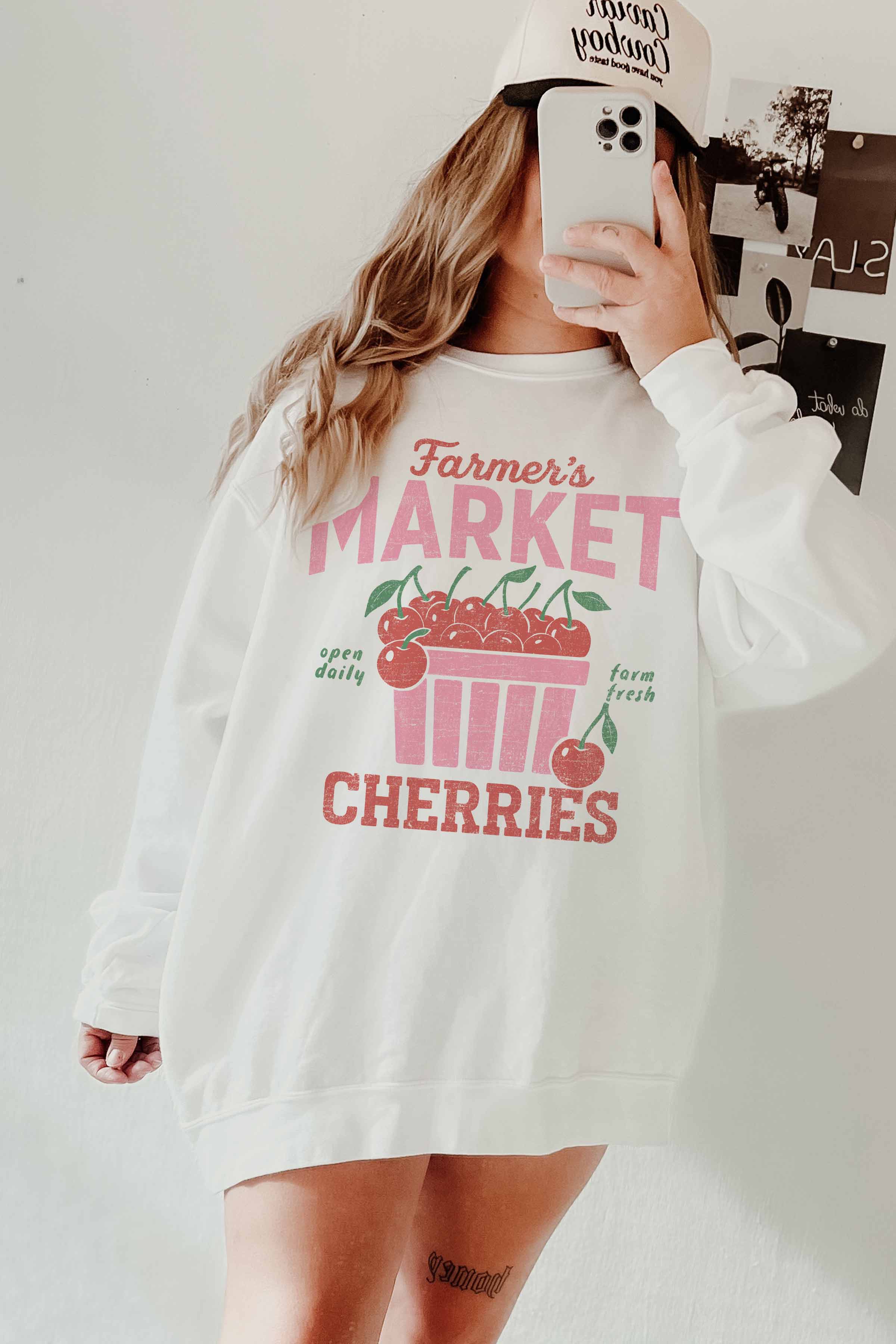 FARMERS MARKET CHERRIES OVERSIZED SWEATSHIRTS: SAND, M/L