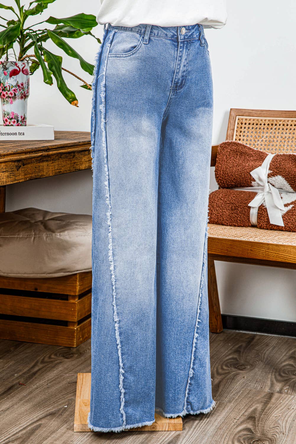 Vintage Stitching Raw Hem Flared Jeans: 12